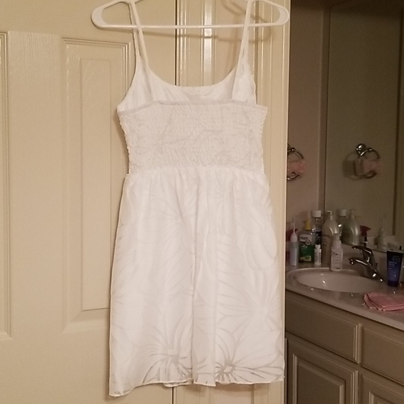 Cute Ruffles Dress - Picture 3 of 3